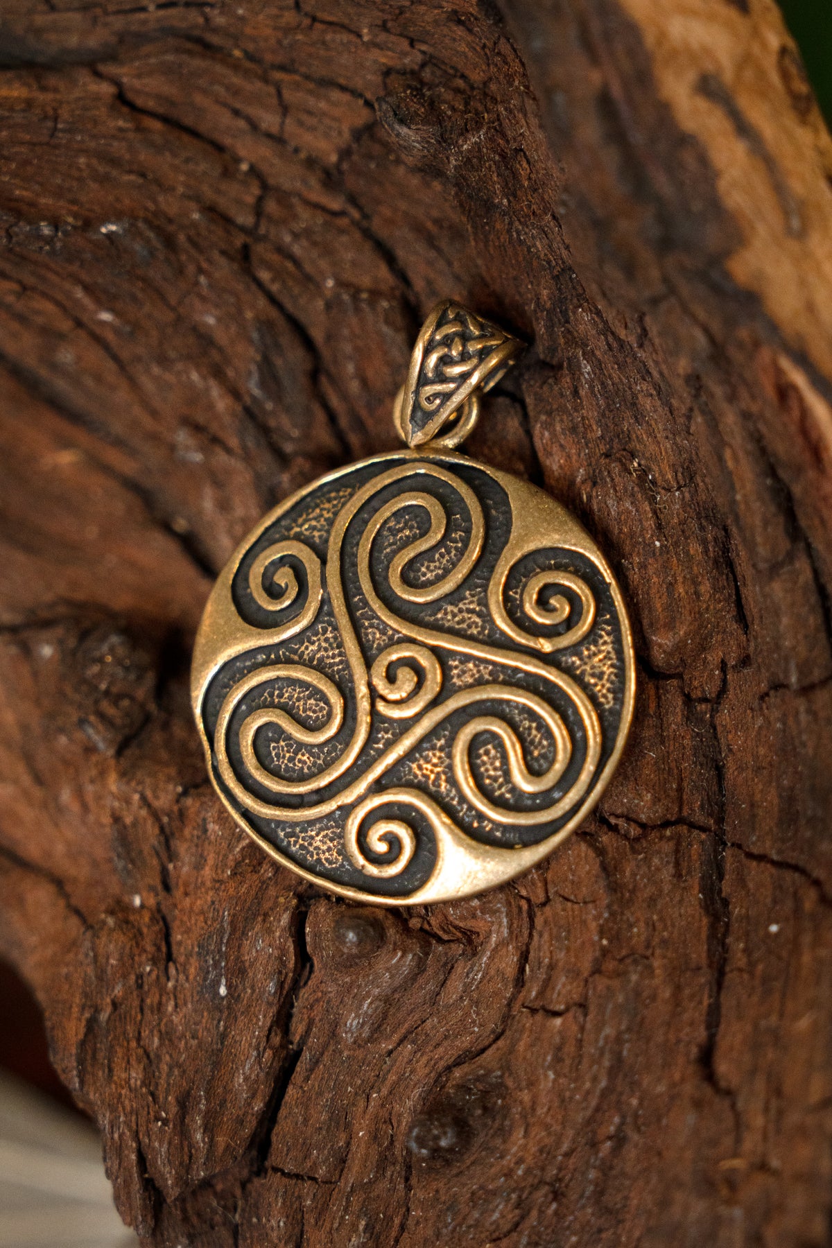 Amulet Celtic trisquelion, bronze