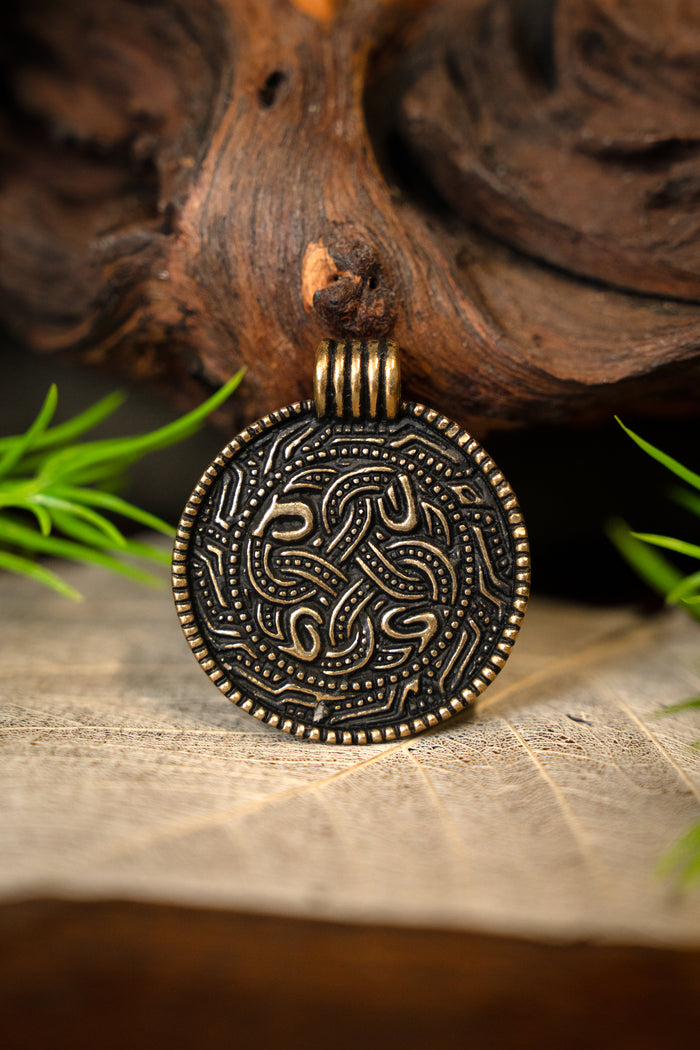 Angelsaksisch slangenamulet, brons