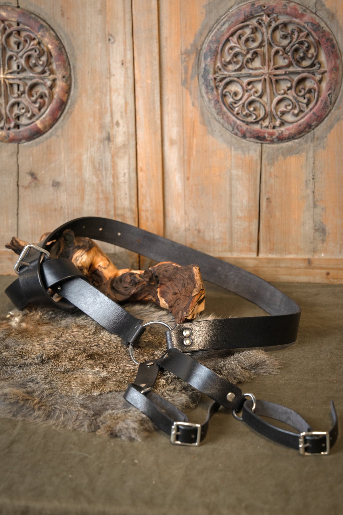 Traditionellt medeltida svärdsbälte