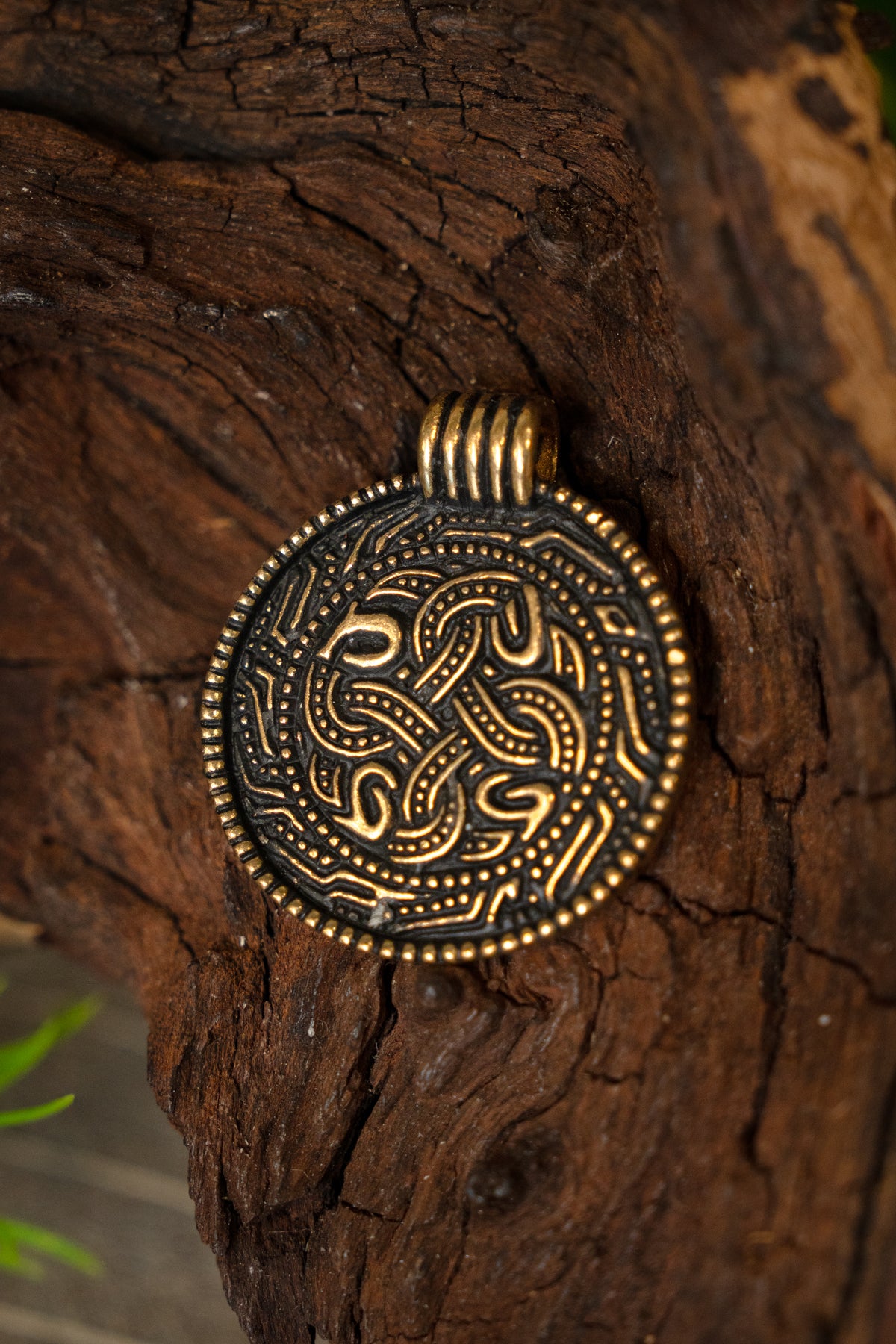 Angelsaksisch slangenamulet, brons