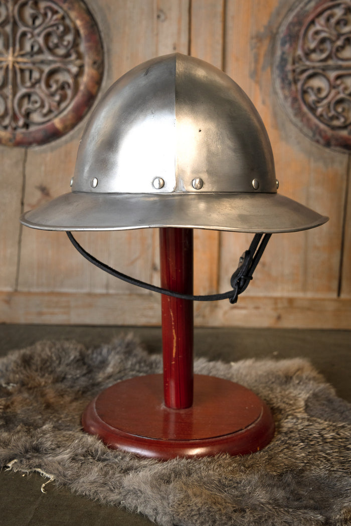 Kittelhjälm från 1300 till 1400 talet, polerad, 1 till 1,2 mm