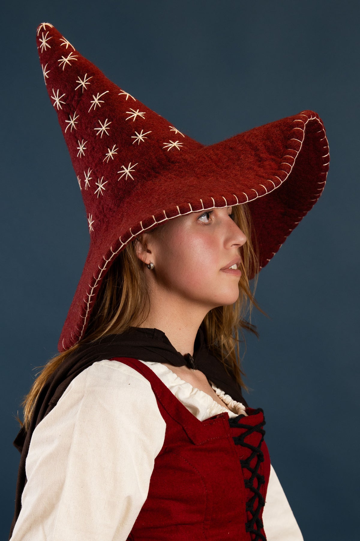 Witch hat with stars, red, wool felt