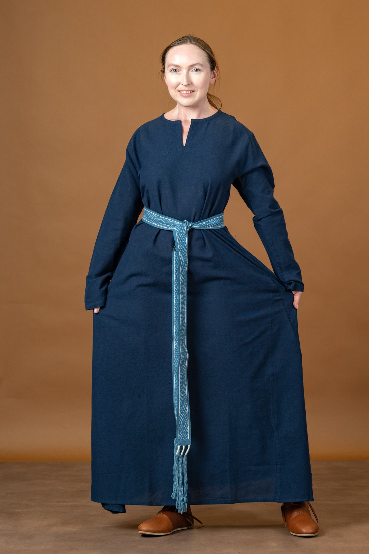 Wikińska suknia Valdis, niebieska