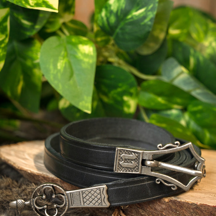 Gothic belt deluxe, black leather, silvered buckle, 151 cm
