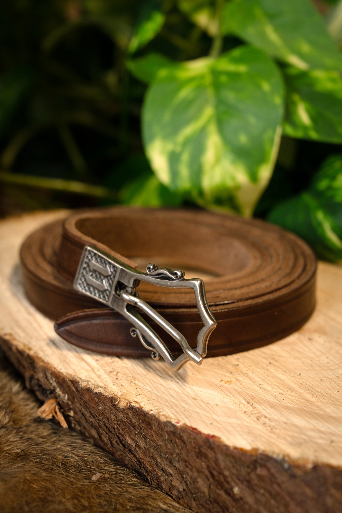 Gotische riem, 15e eeuw, verzilverde gesp, 151 cm