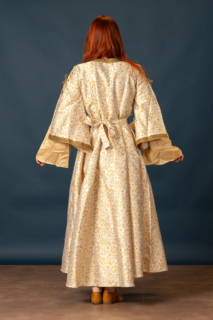 Aquitania bliaut – biela