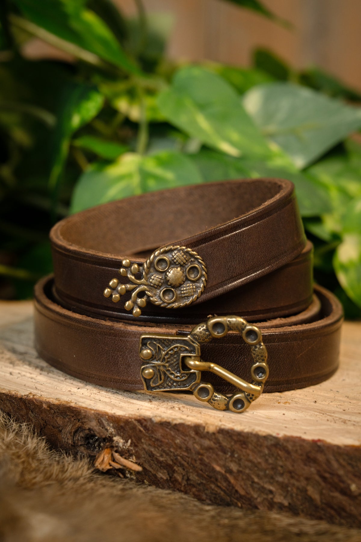 15. århundredes bælte med bælteende (London), brunt læder, messingspænde, 165 cm