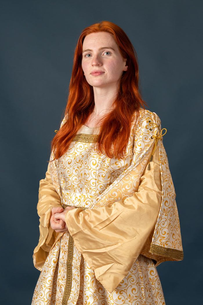 Aquitania bliaut - white