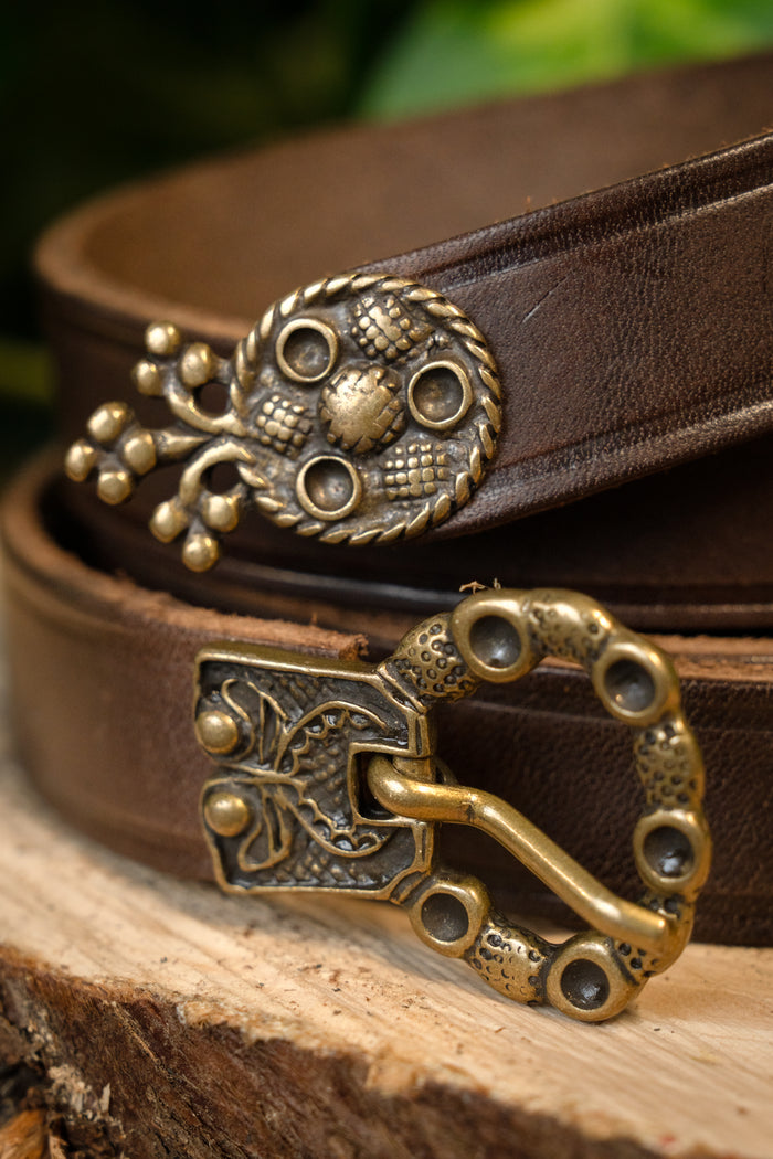 Ceinture du 15ème siècle avec extrémité de ceinture (Londres), brun cuir, laiton boucle, 165 cm