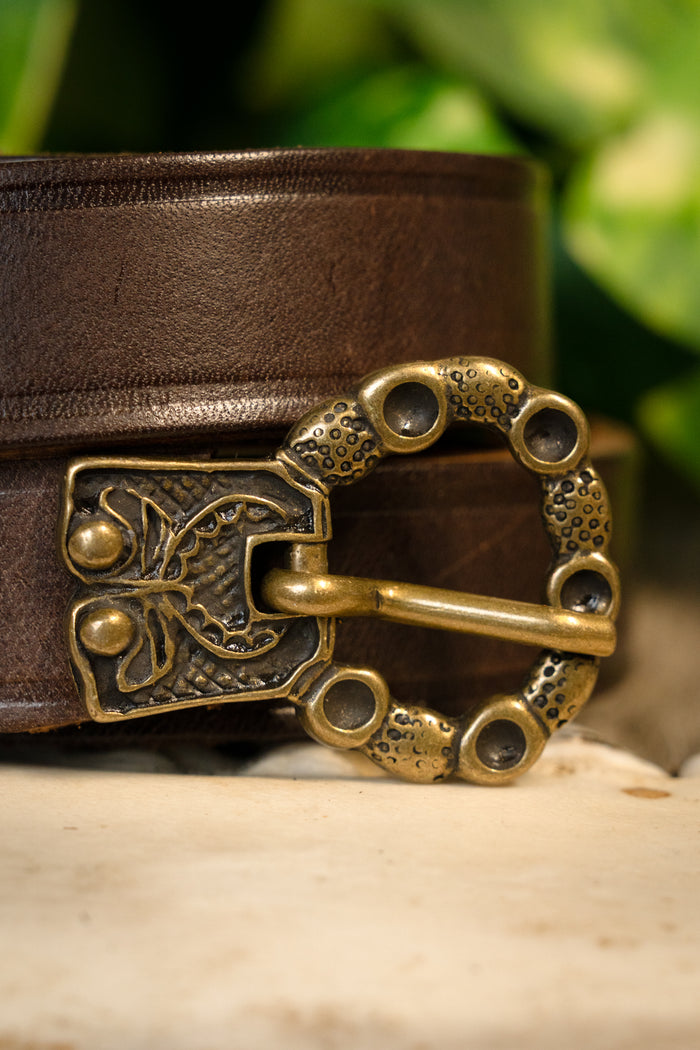 15. århundredes bælte med bælteende (London), brunt læder, messingspænde, 165 cm