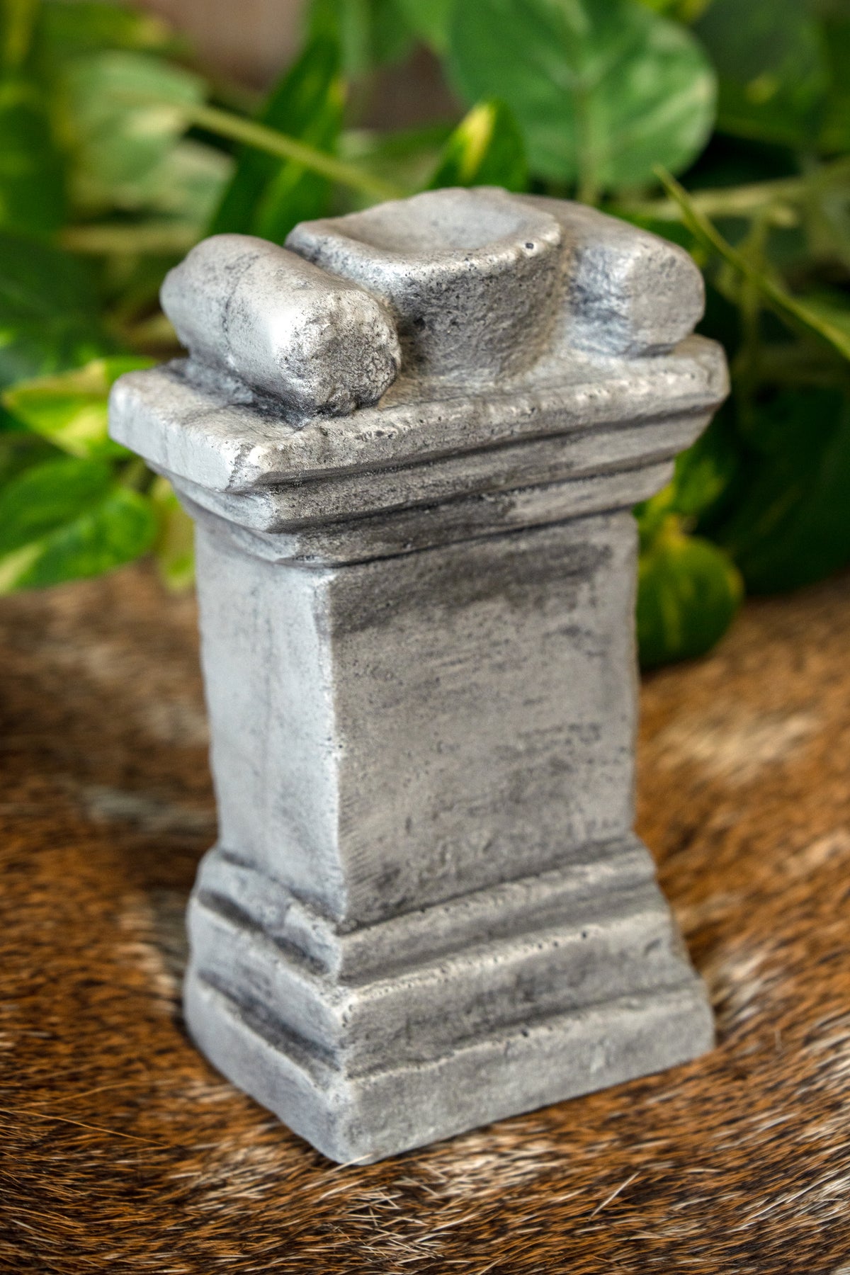 Colonne pour autel domestique romain