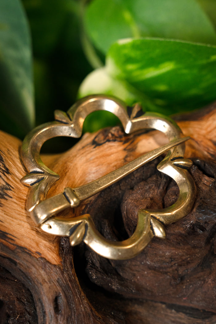 Broche gótico del siglo XIV, bronce