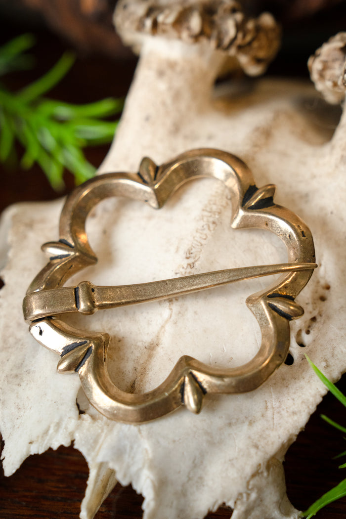 Broche gótico del siglo XIV, bronce