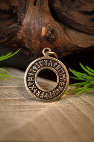 Obesek Futhark, bron