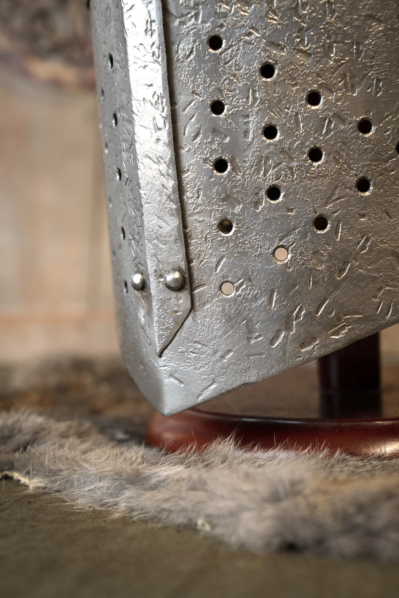 Ritterhelm mit antiker Oberfläche, 1,6 mm