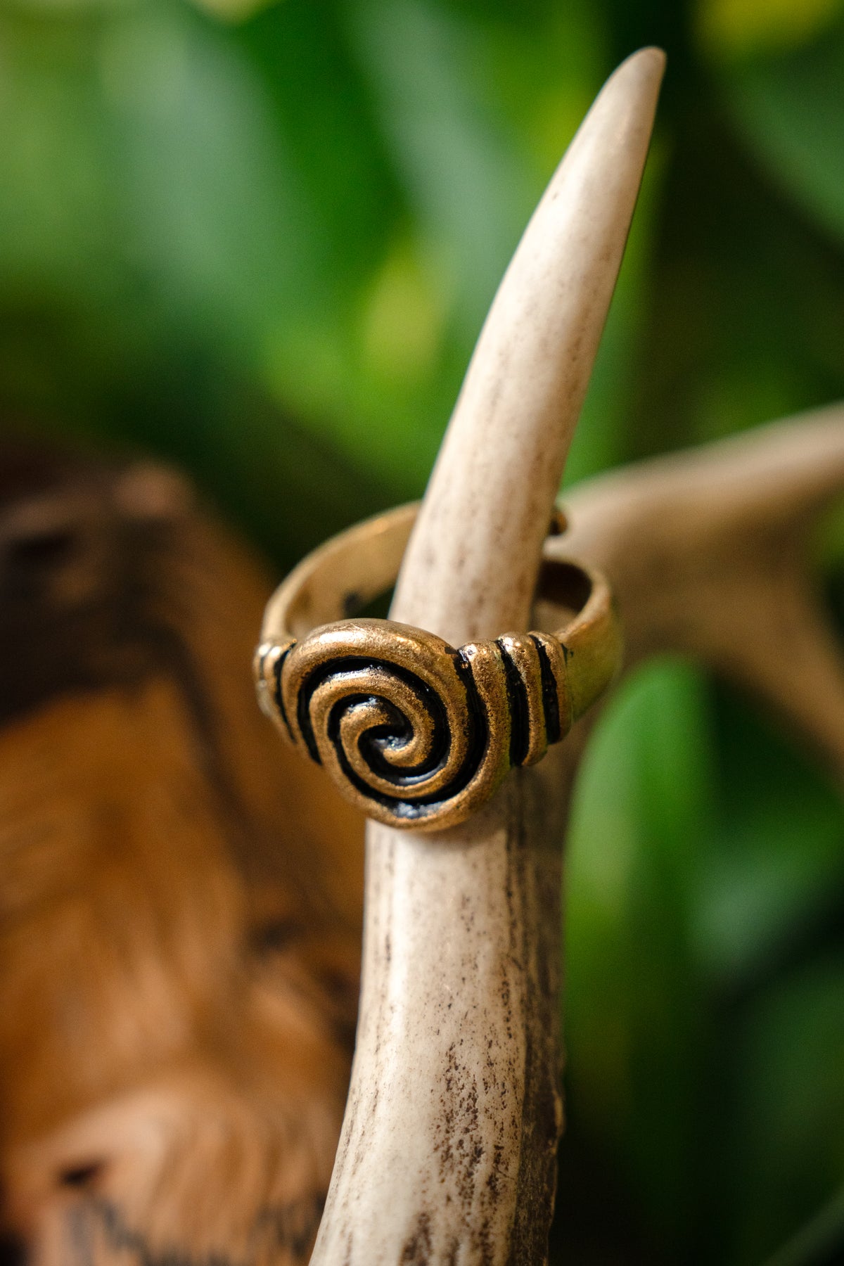 Bague anglo-saxonne du 7e-8e siècle, bronze