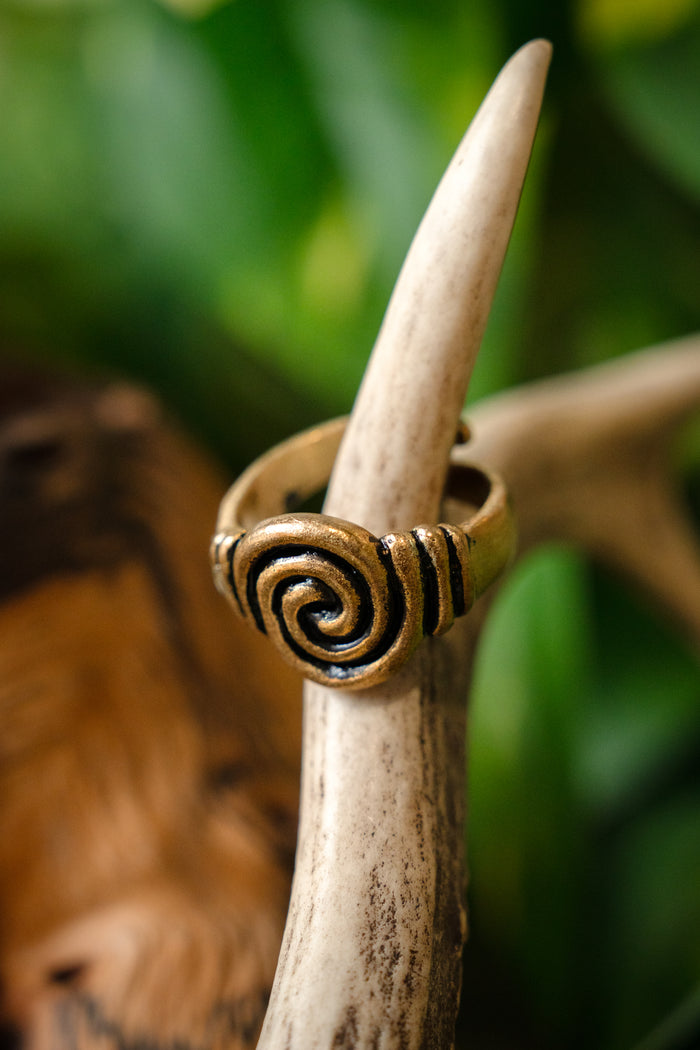 Bague anglo-saxonne du 7e-8e siècle, bronze