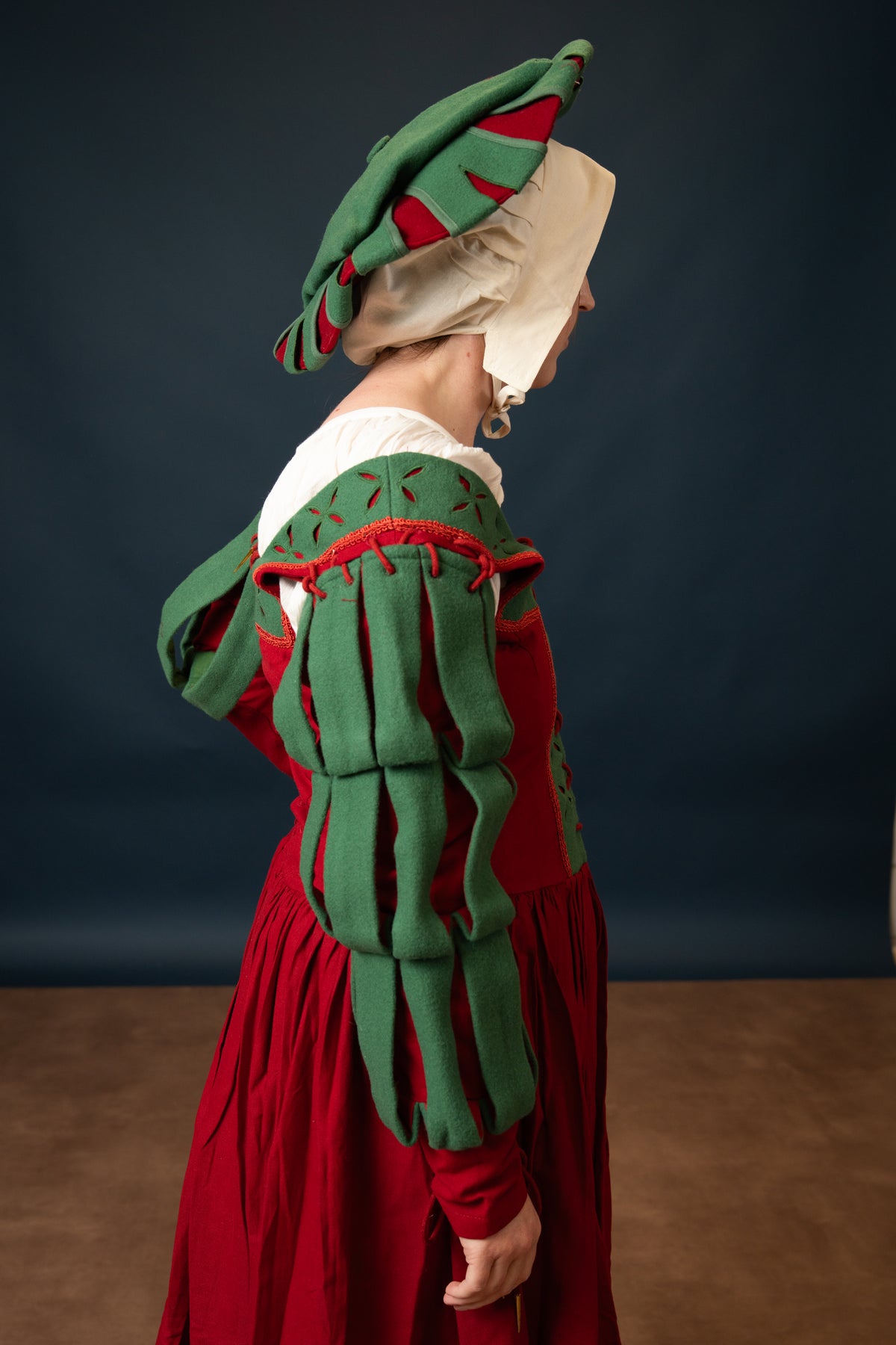 Loose Waterfall Sleeve, wool blend, green-red