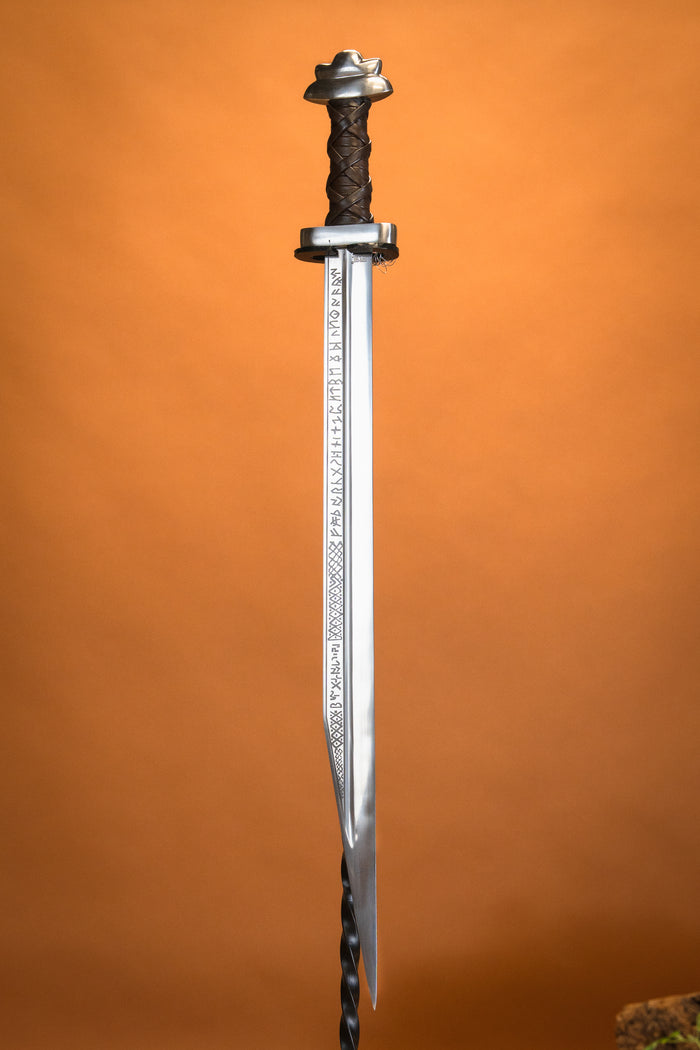 Sax Beagnoth con runas, semi-afilado