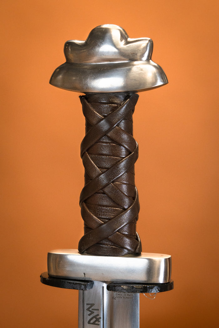 Beagnoth sax med runor, halvvass