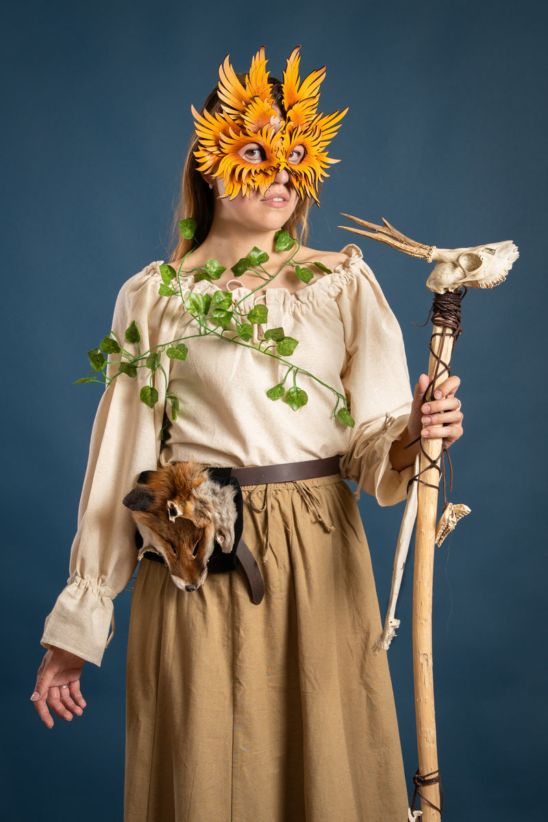 Maschera in pelle a forma di uccello