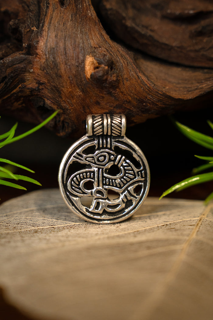 Amulette de Birka du IXᵉ siècle, en bronze argenté