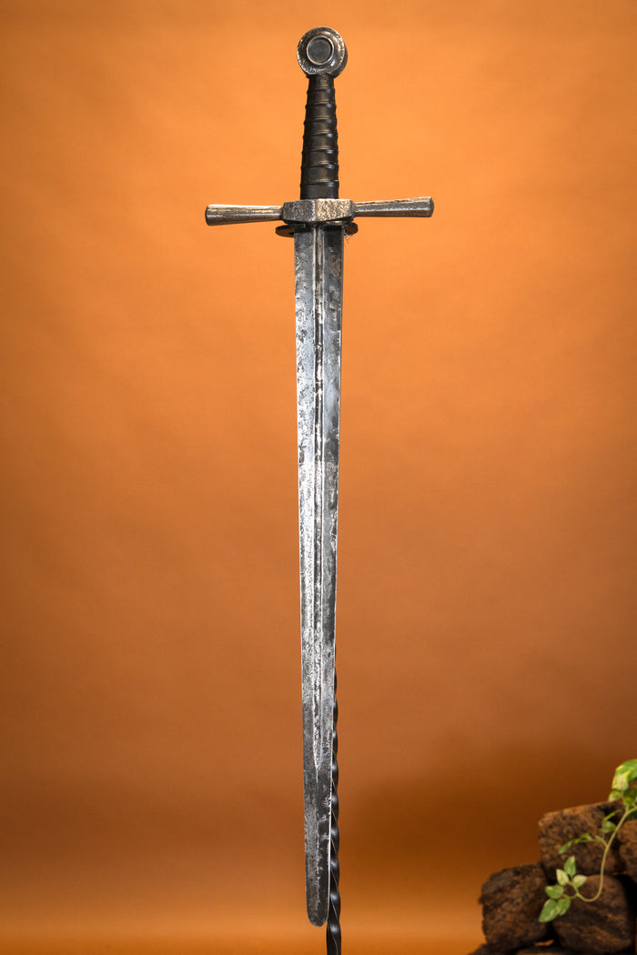 Medieval training sword old, blunt (battle-ready)