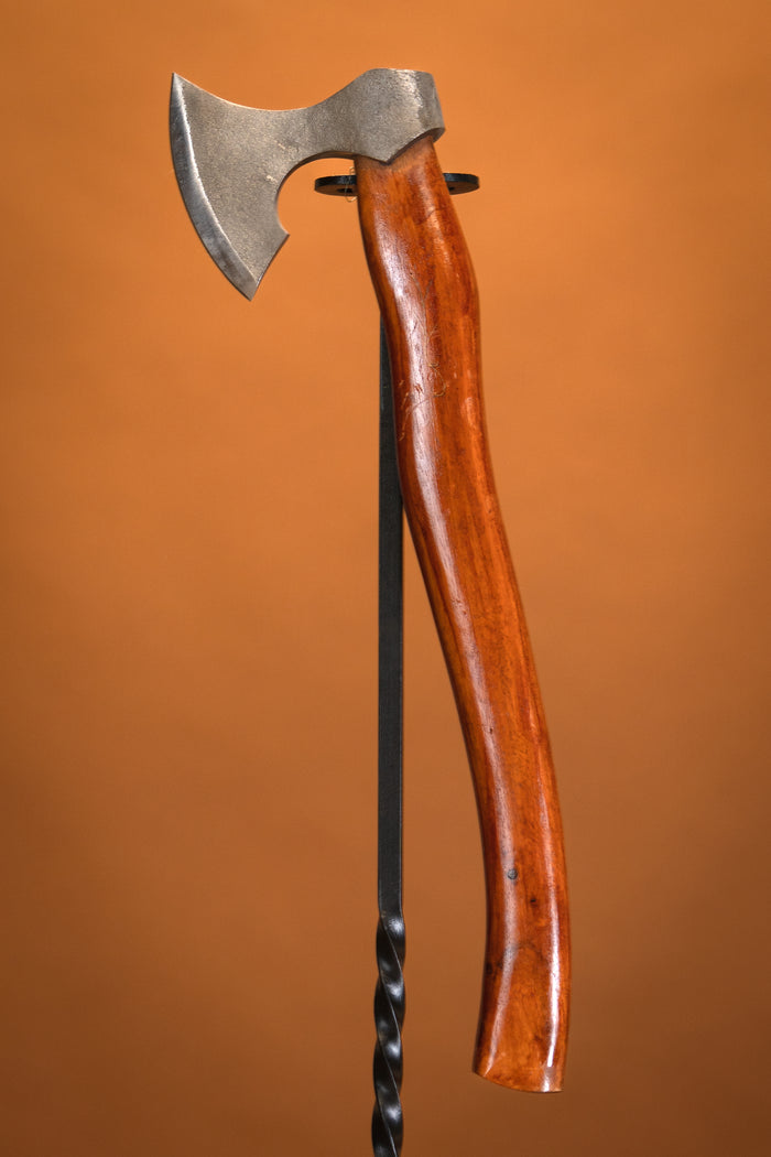 Traditionelle Holzfäller­axt, halbscharf