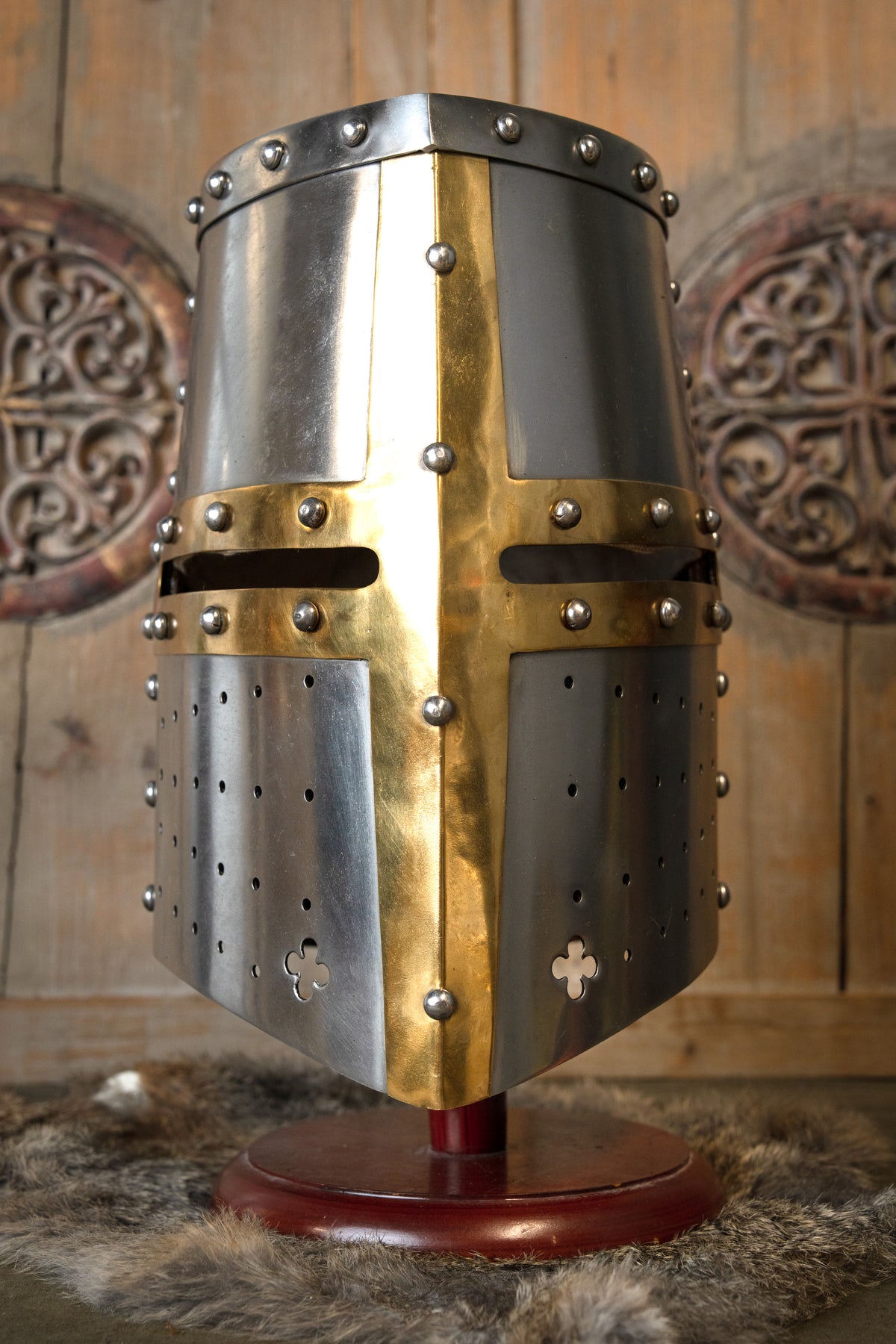 Hełm krzyżowców z mosiężnym wizjerem, 1,6 mm