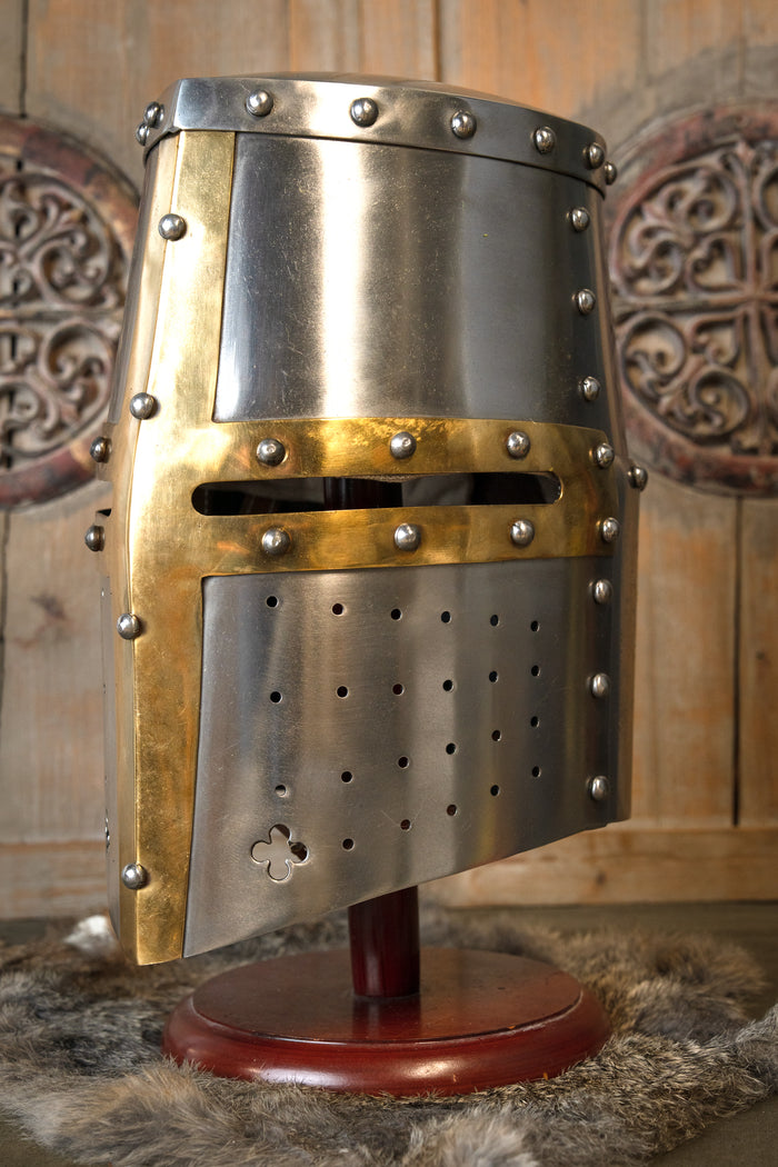 Hełm krzyżowców z mosiężnym wizjerem, 1,6 mm