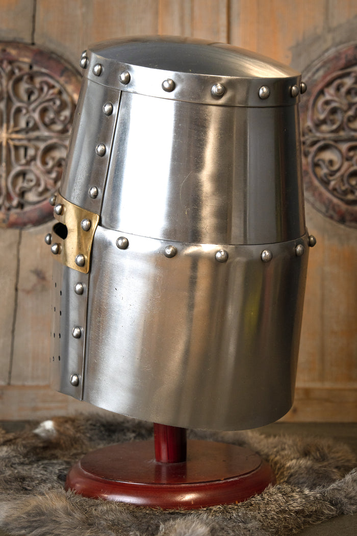 Hełm krzyżowców z mosiężnym wizjerem, 1,6 mm