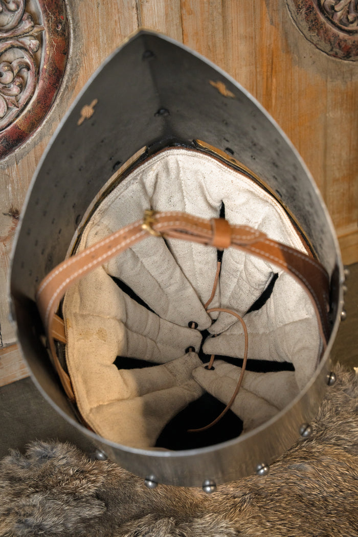 Hełm krzyżowców z mosiężnym wizjerem, 1,6 mm