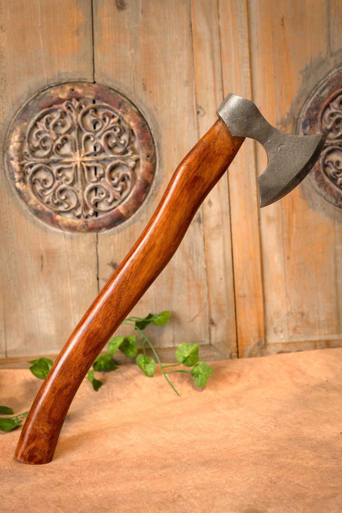Traditional lumberjack axe, semi-sharp