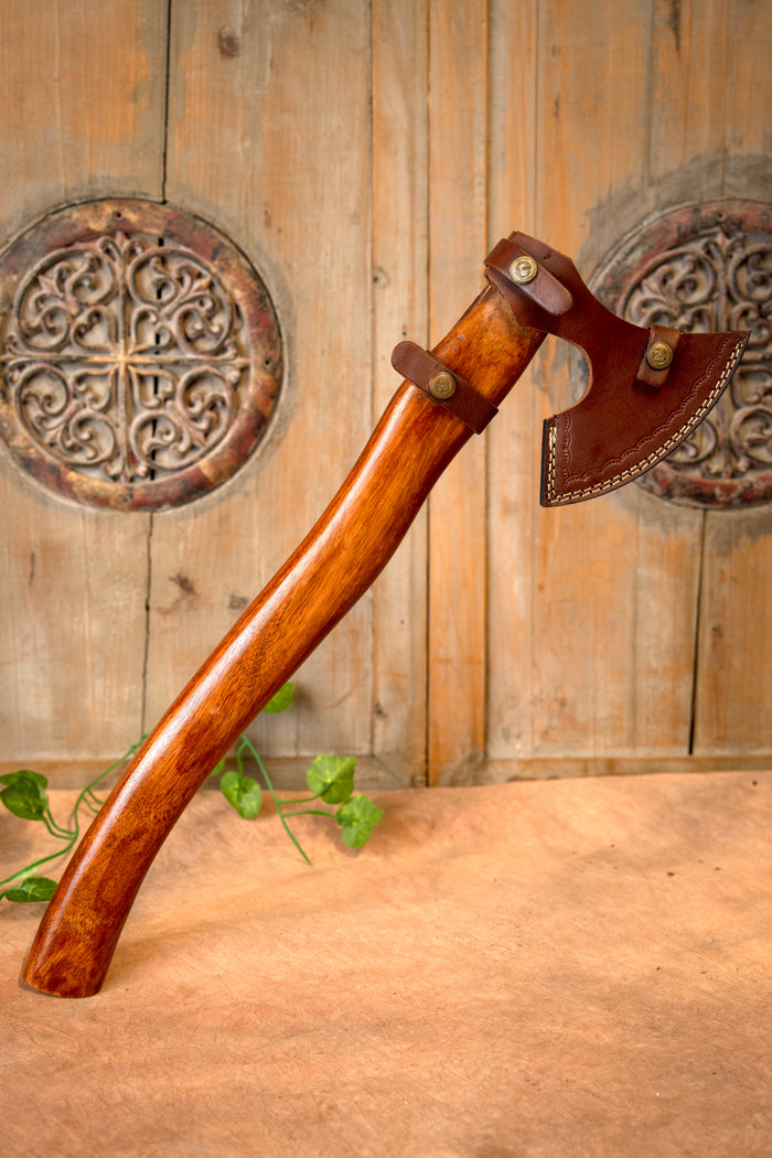 Traditionelle Holzfäller­axt, halbscharf