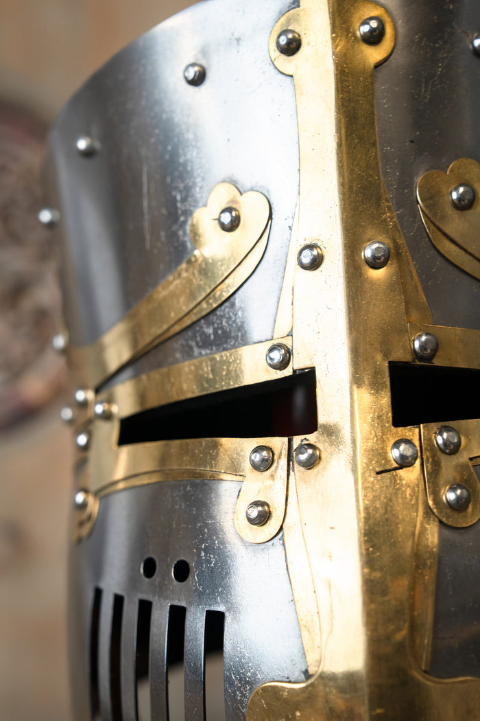 Crusader helmet Westminster Psalter, 1–1.2 mm