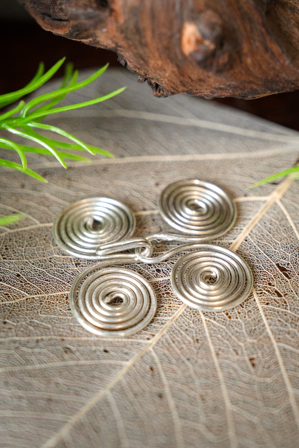 Cierre anglosajón de manto, bronce plateado