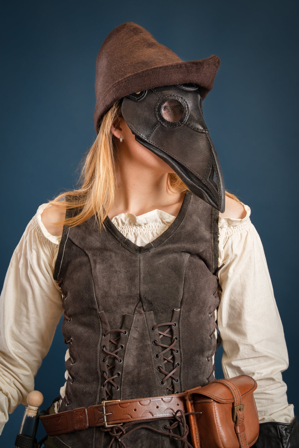 Masque de médecin de la peste en cuir, noir