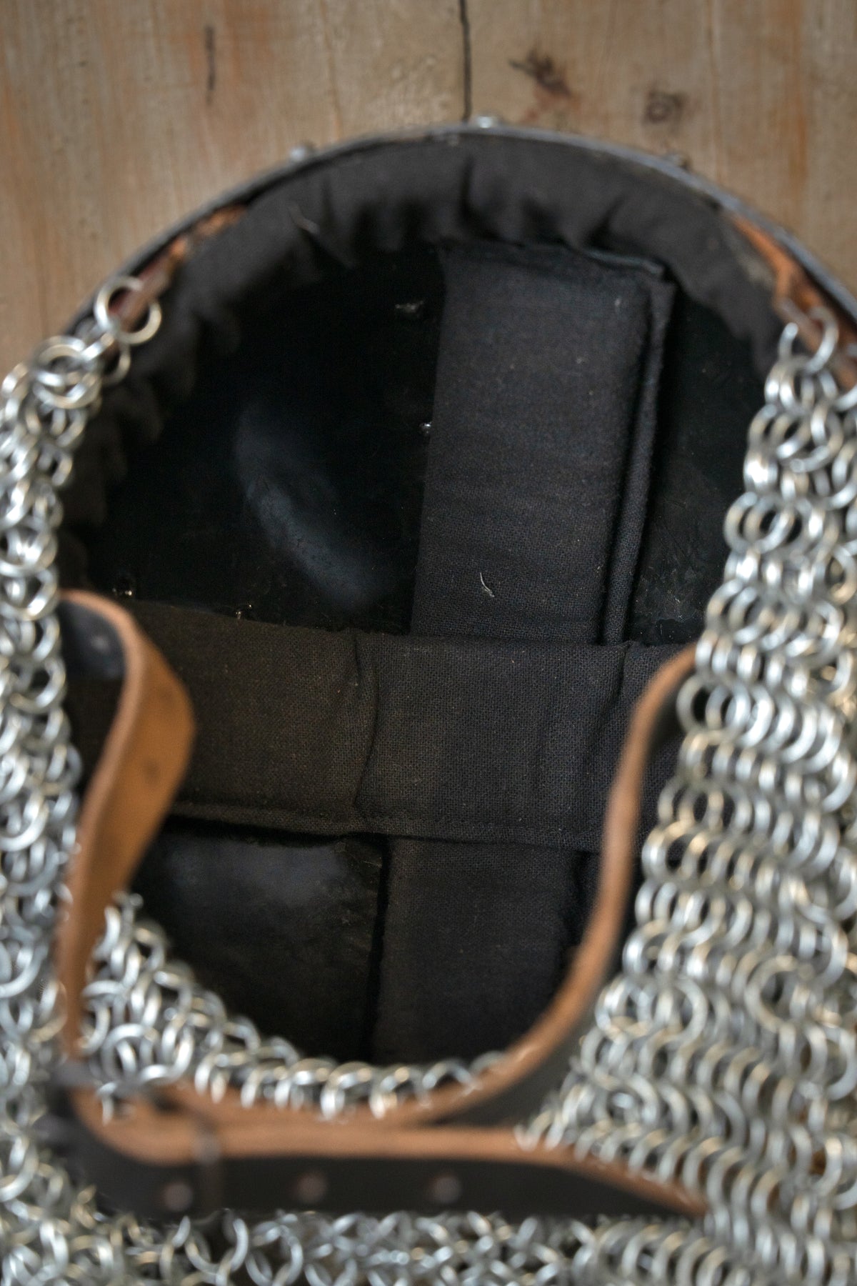 Wczesnośredniowieczny hełm spangenhelm z okresu wędrówek ludów, 1–1,2 mm