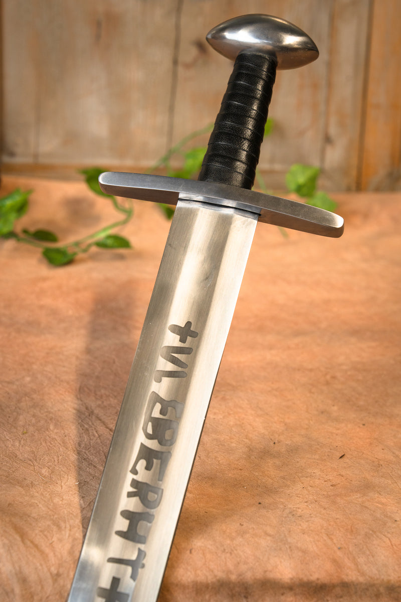 Wikiński miecz Ulfberht, półostry