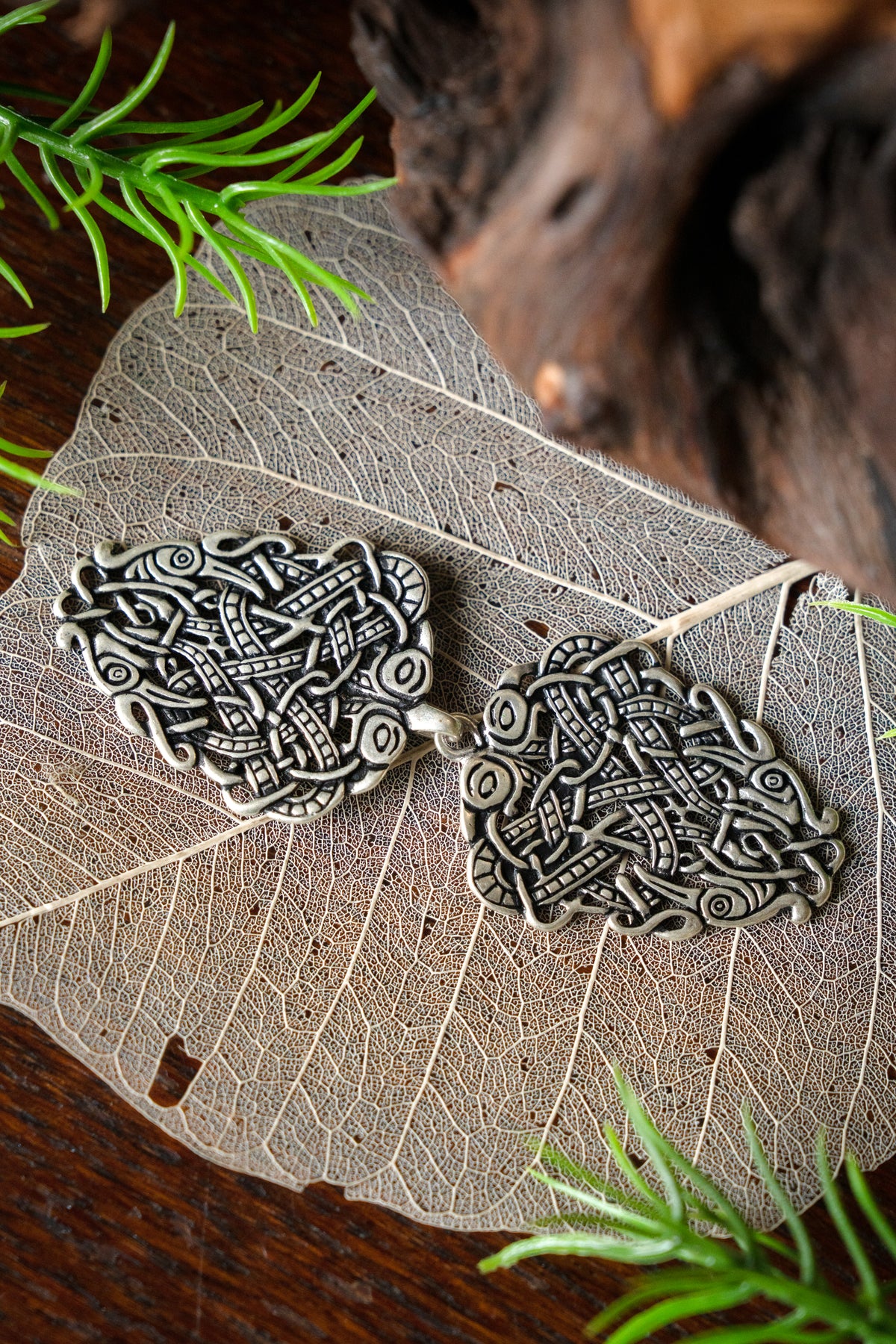 Irlandzkie zapięcie do płaszcza, posrebrzany brąz