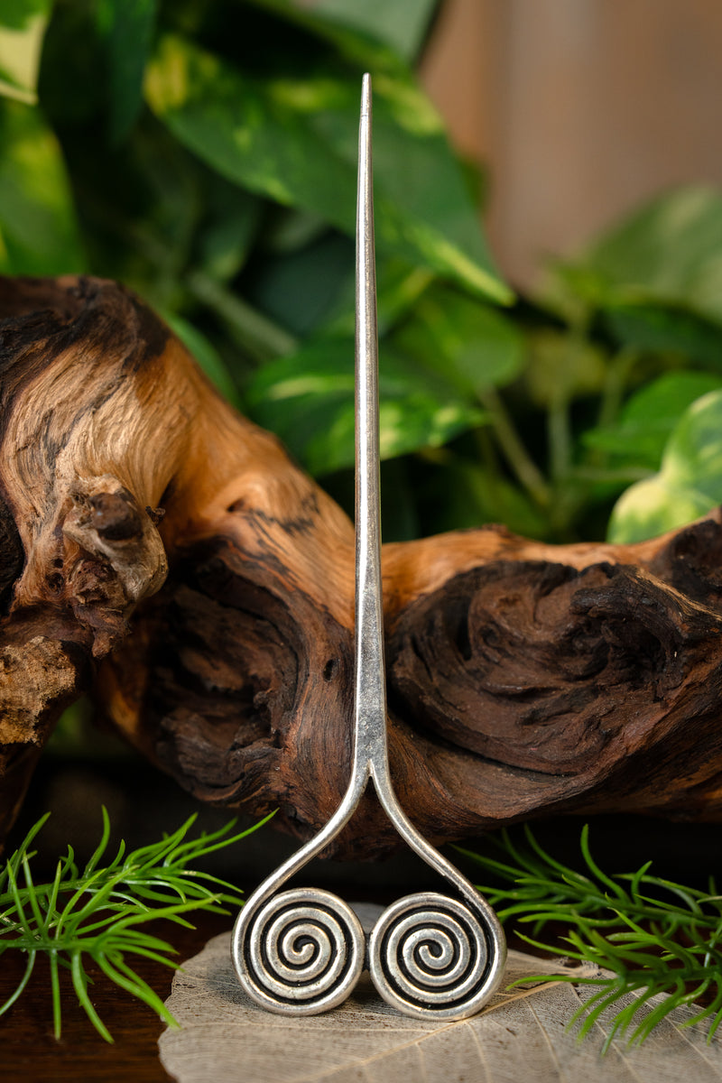 Spillone dell’Età del Bronzo con spirali, bronzo argentato