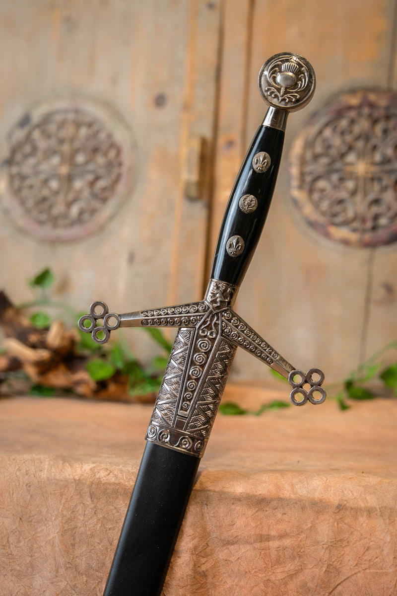 Claymore avec fourreau, semi-tranchant