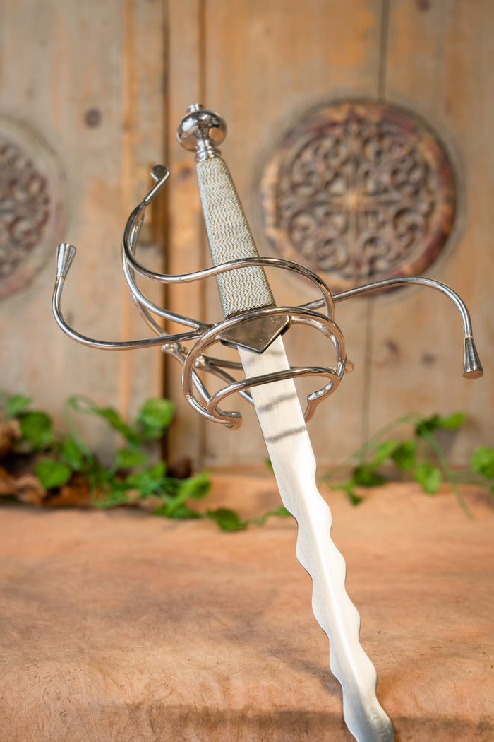 Rapier con hoja flamígera, semi-afilado