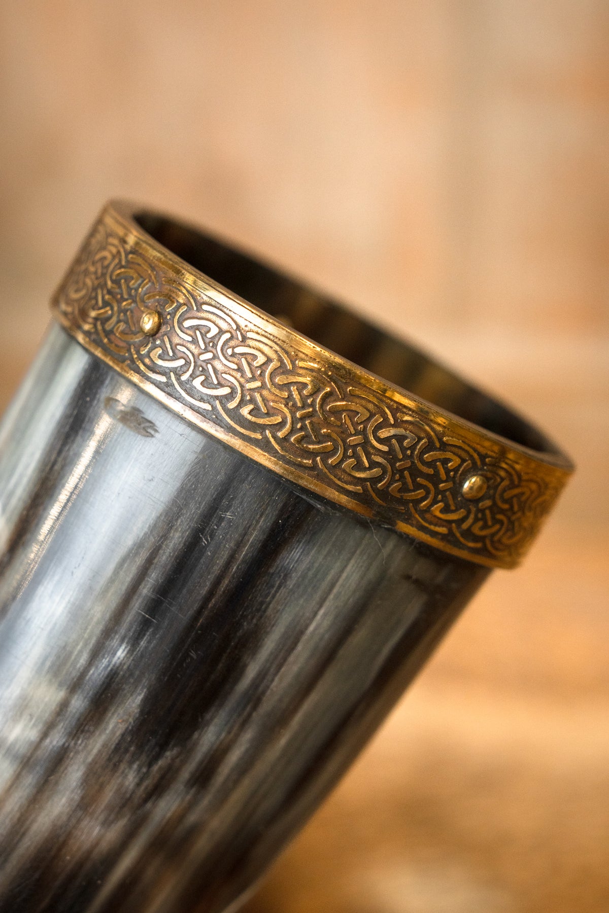 Algiz beskyttelsesrune drikkehorn, 300–500 ml