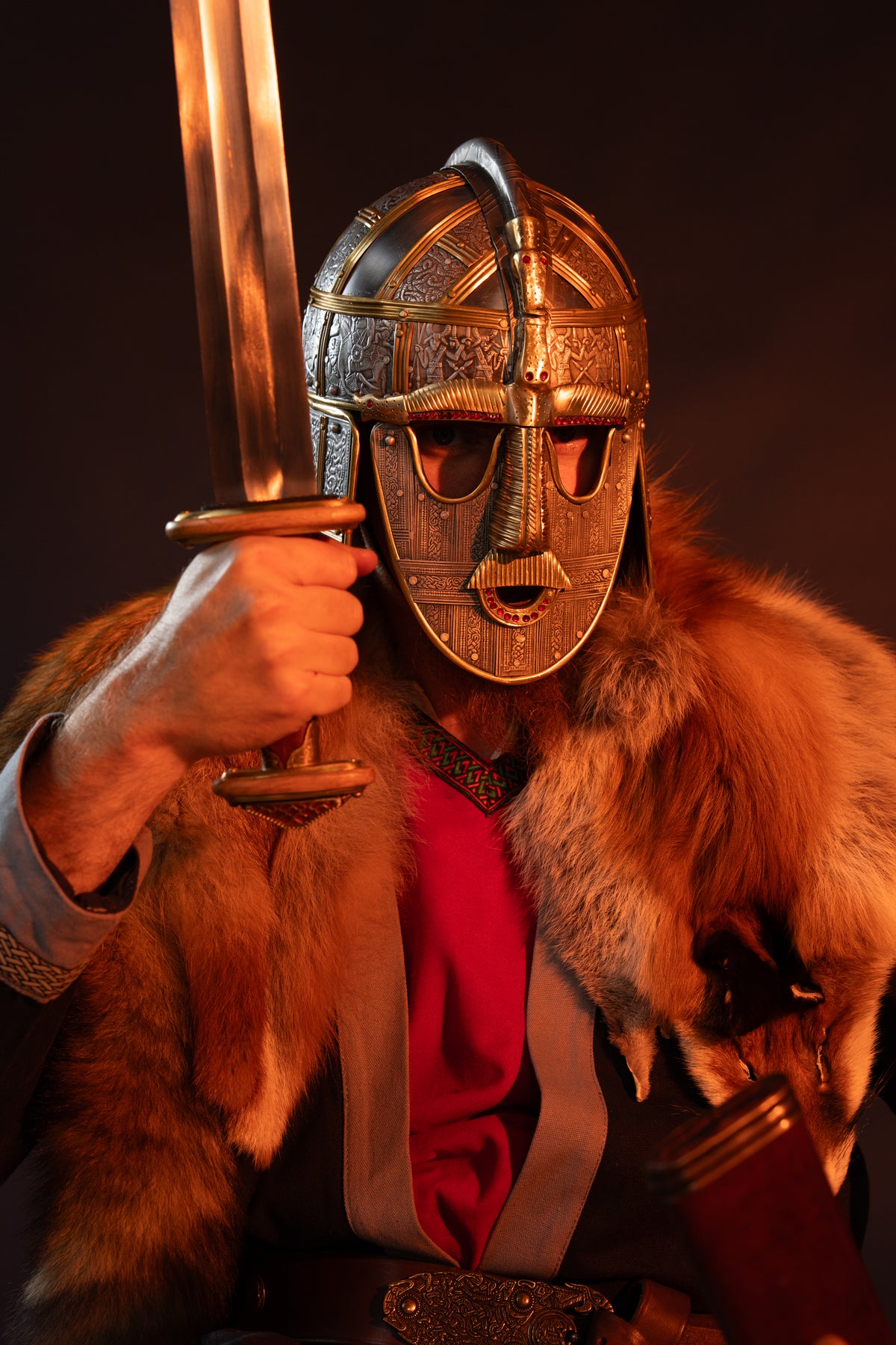 Sutton Hoo Schwert mit Emaille, halbscharf