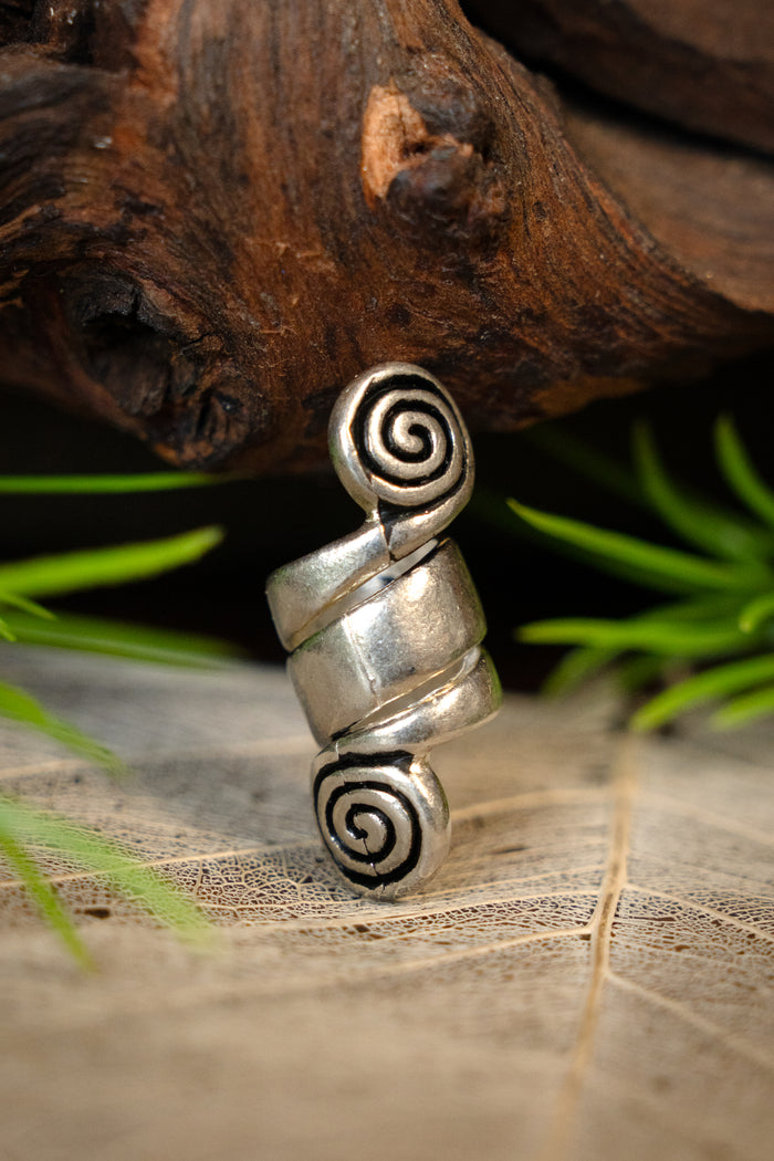 Perle de barbe celtique avec spirales, bronze argenté