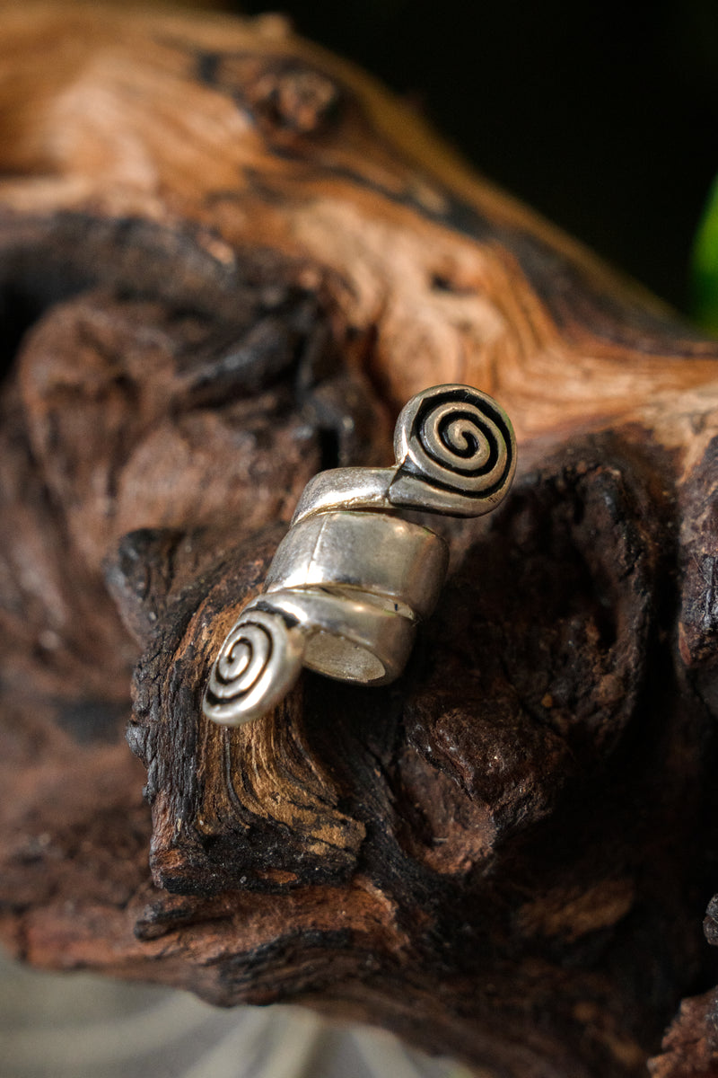 Perle de barbe celtique avec spirales, bronze argenté