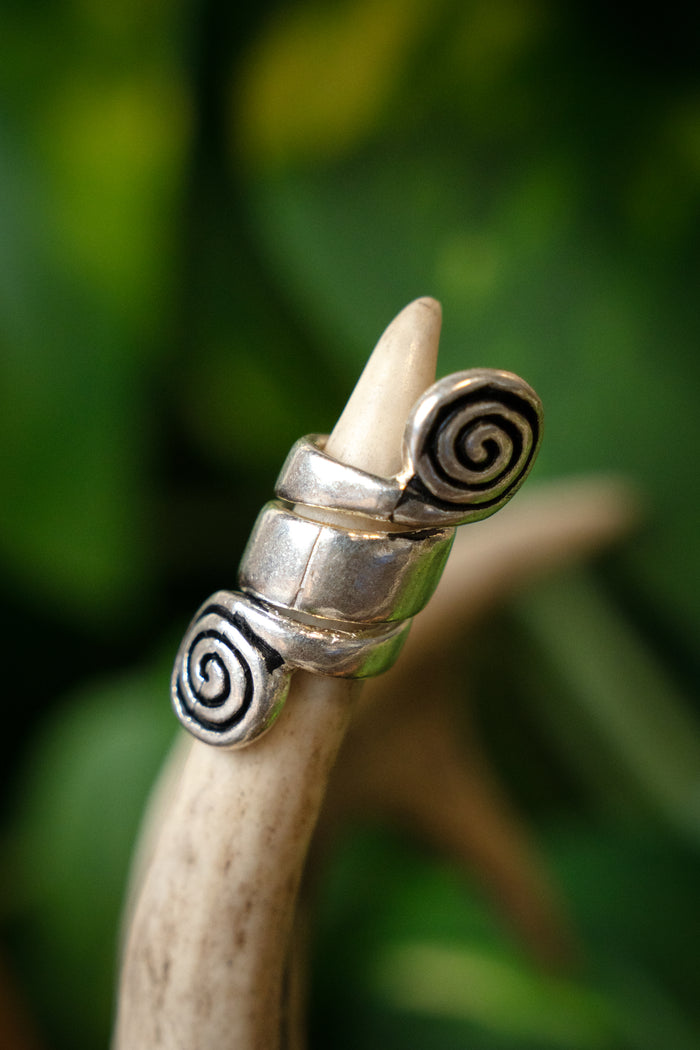 Perle de barbe celtique avec spirales, bronze argenté