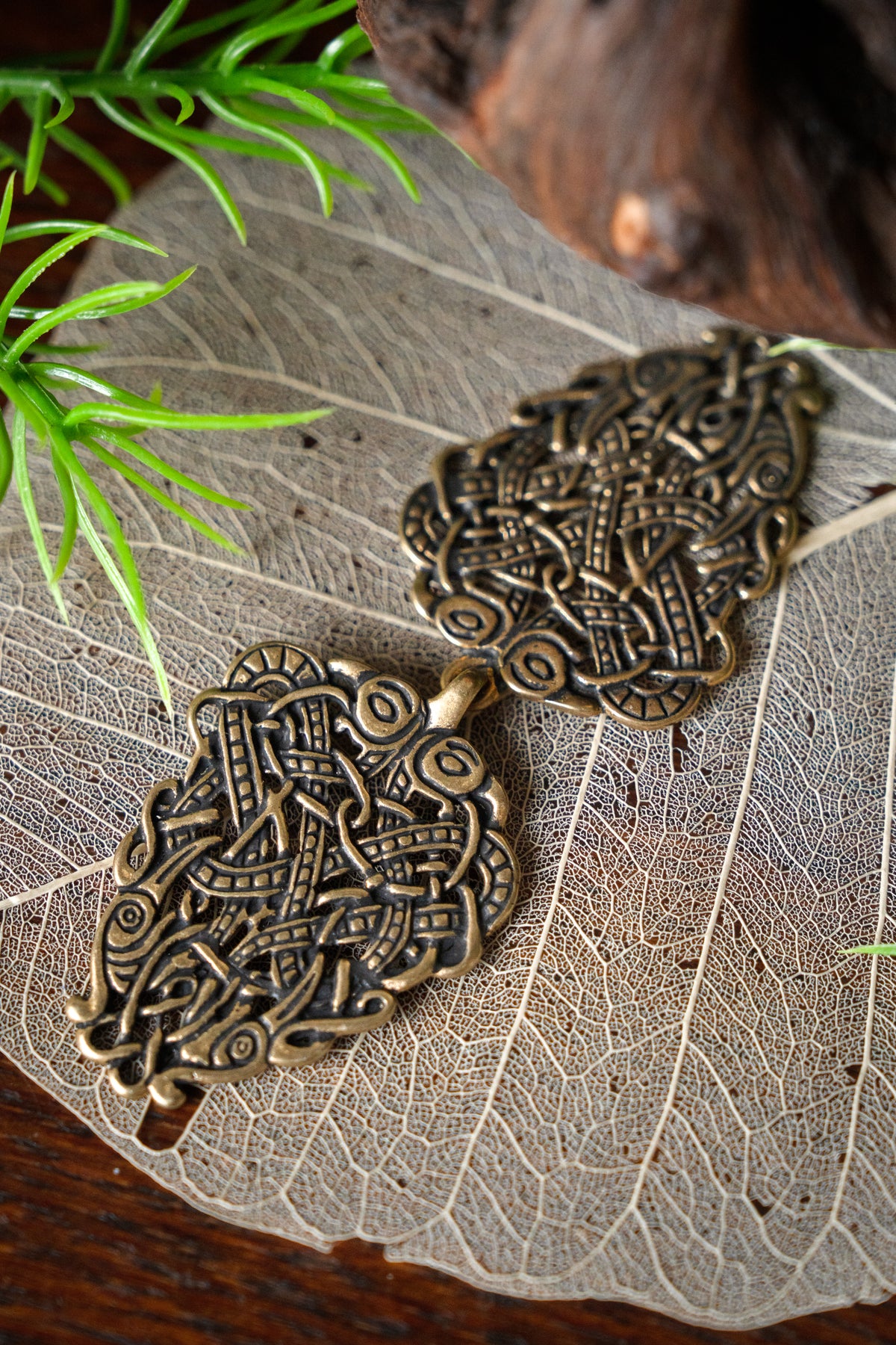 Irländskt mantelspänne, brons