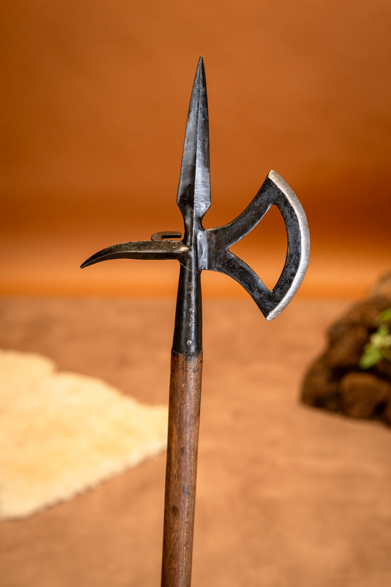 Hacha de asta del siglo XV, semi-afilada